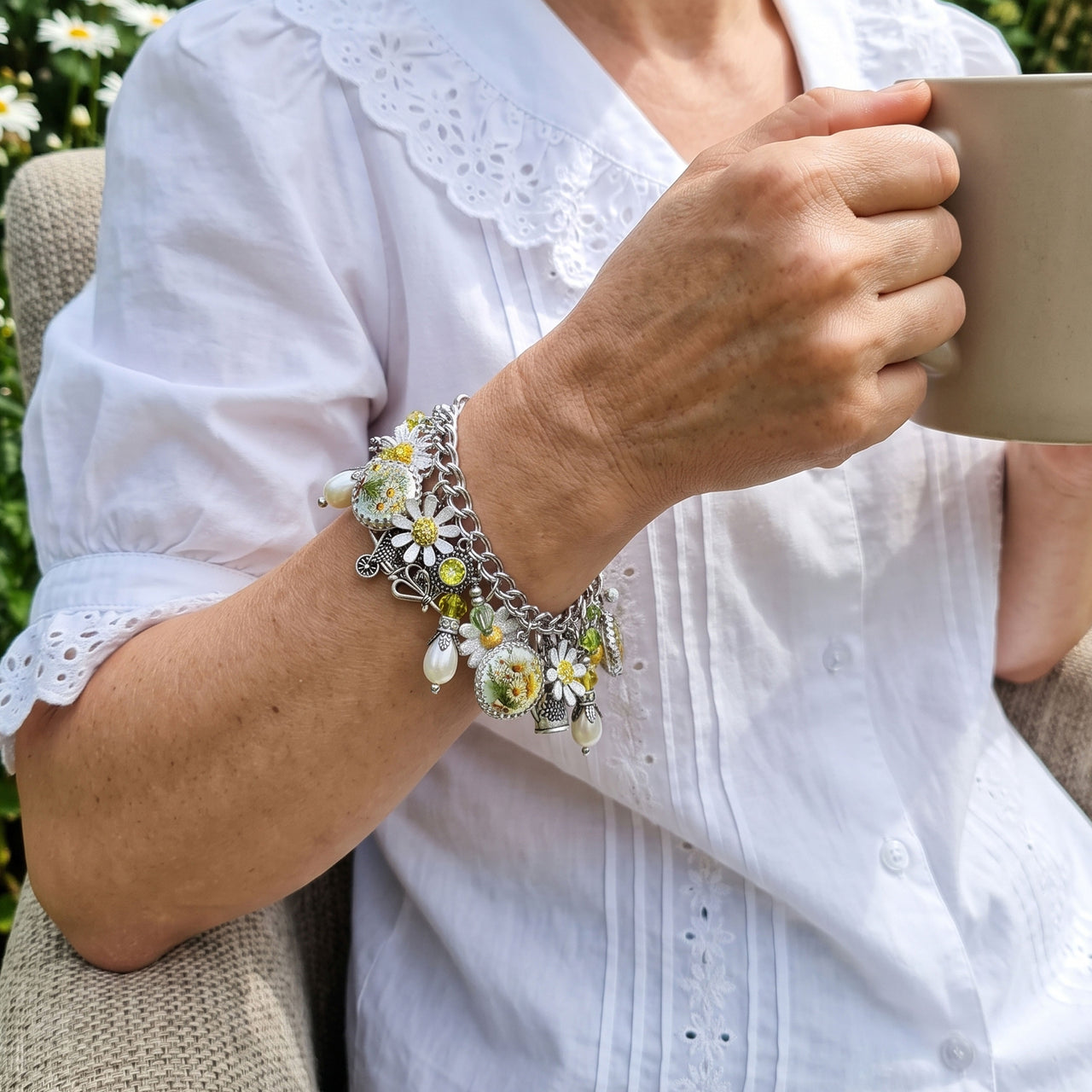 Daisy Charm Bracelet with Pearls – A Fresh Pick for Joyful Days